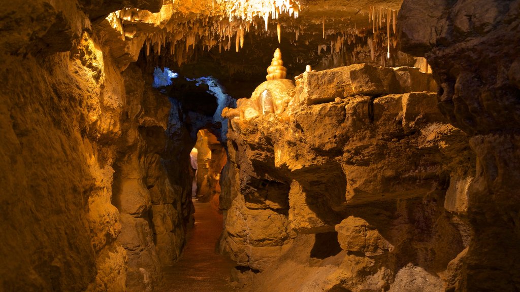 Crystal Lake Cave mostrando cavernas