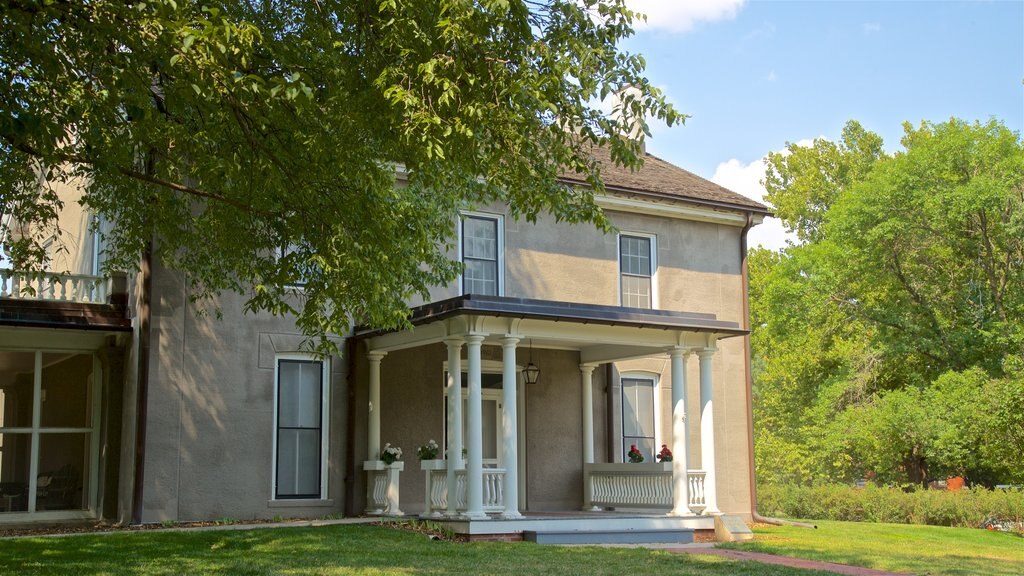 Farm House Museum showing a house