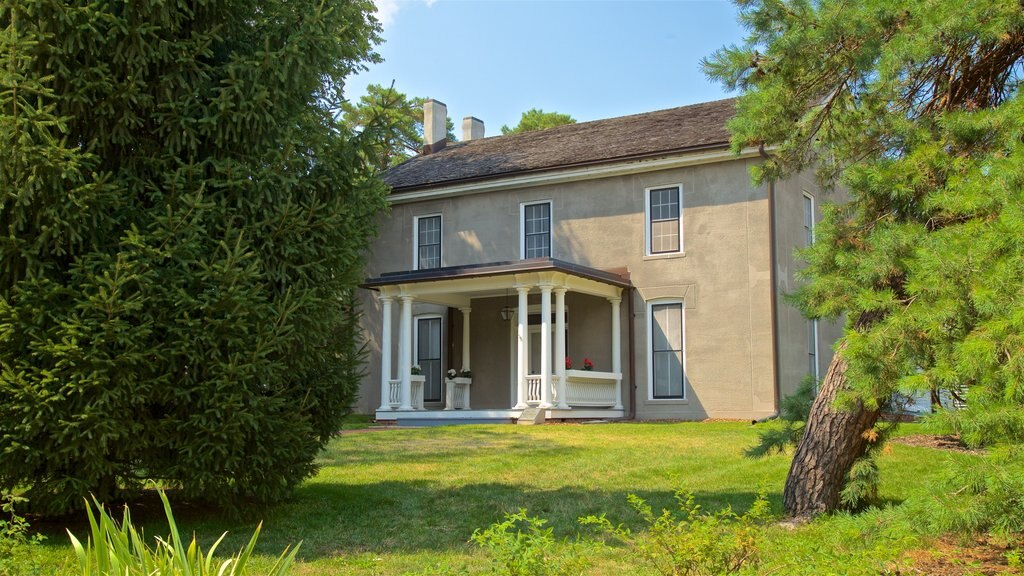 Farm House Museum showing a house