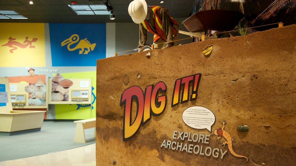 Pueblo Grande Museum and Archaeological Park showing interior views and signage