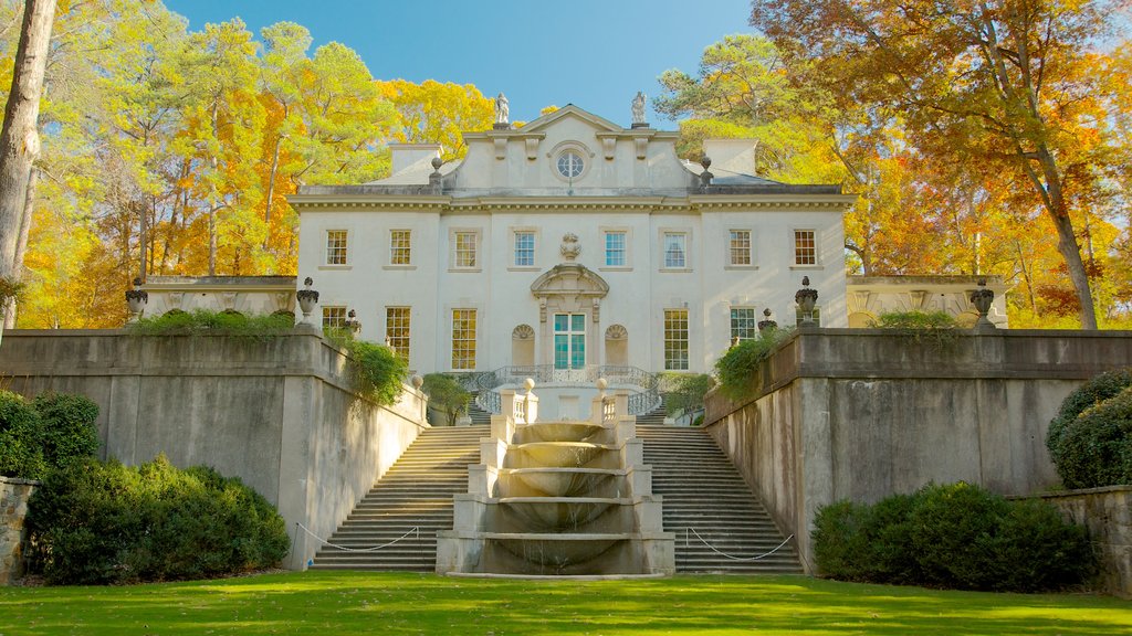 Centro histórico de Atlanta que incluye hojas de otoño y vistas de paisajes