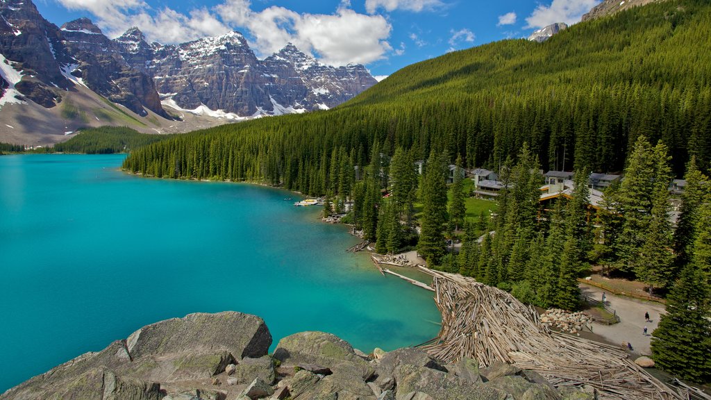 Lago Moraine que incluye vista panorámica, montañas y un lago o espejo de agua