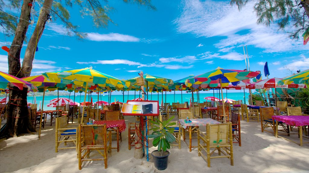 Playa Kamala que incluye escenas tropicales, vista panorámica y una playa