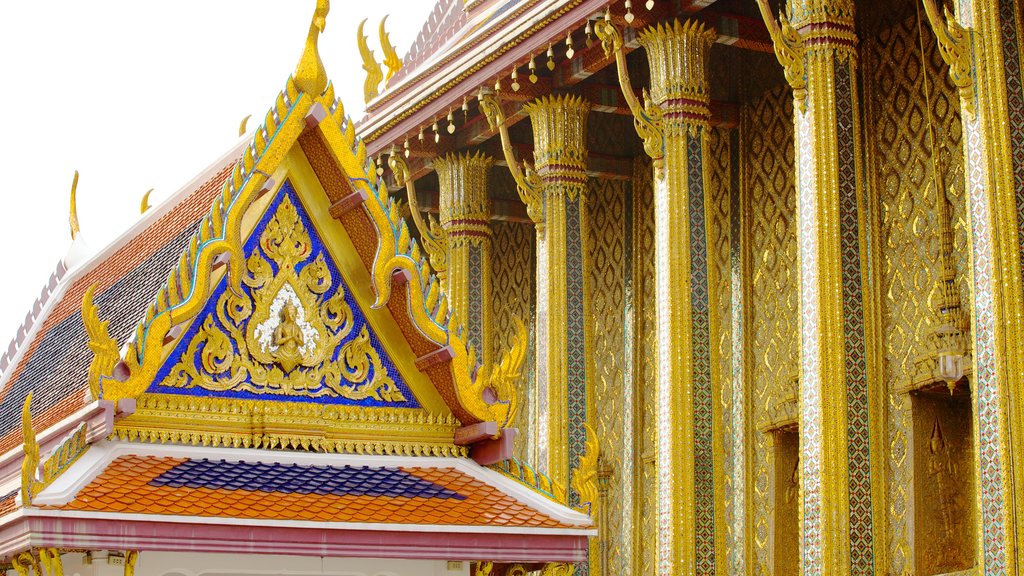 Temple of the Emerald Buddha showing religious elements and a temple or place of worship