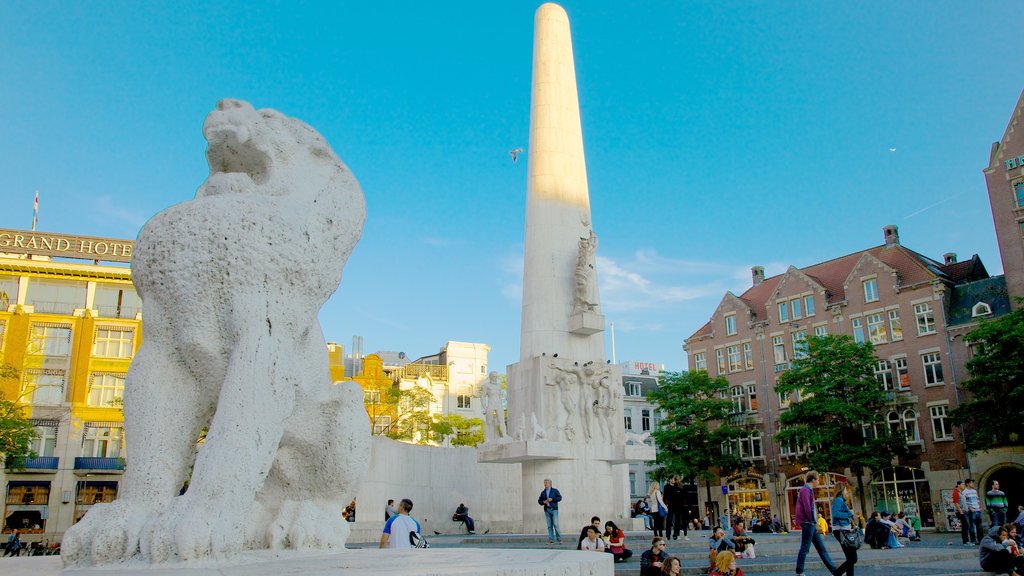 Dam Square which includes a city, a square or plaza and a monument