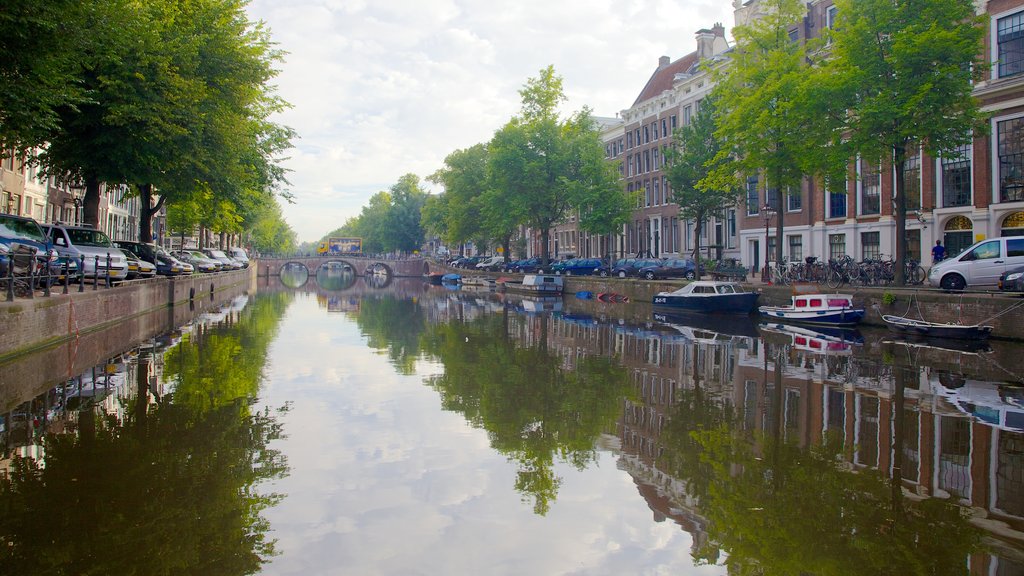 Canal Ring showing boating, a city and skyline