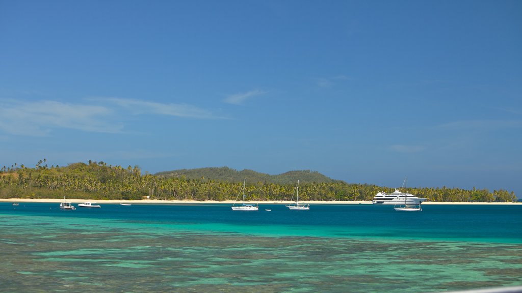 Isla Nacula que incluye vistas de paisajes, vistas generales de la costa y paseos en lancha