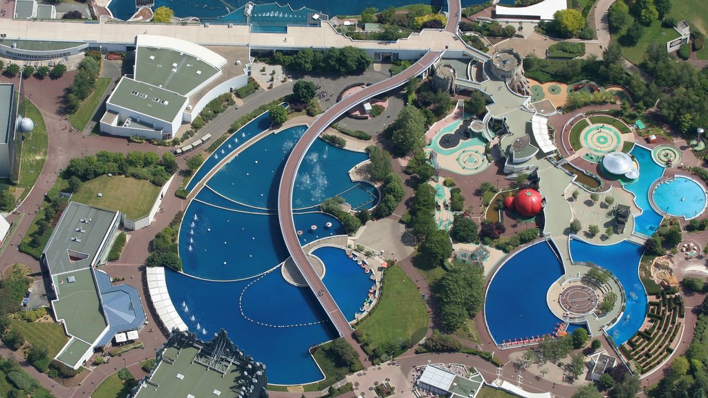 Poitiers que inclui uma piscina e um parque aquático