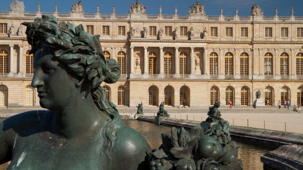 Versailles showing outdoor art and a statue or sculpture