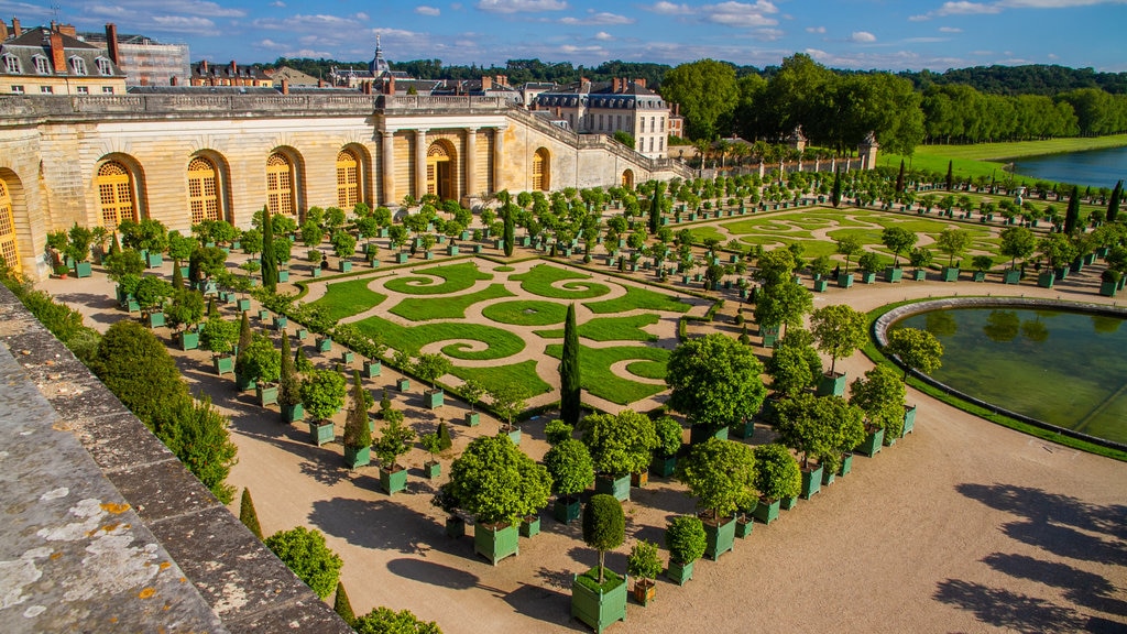 Versailles montrant un château, architecture patrimoniale et un parc