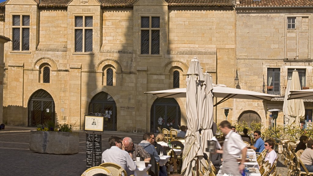 Saint-Émilion welches beinhaltet Essen im Freien, historische Architektur und Straßenszenen