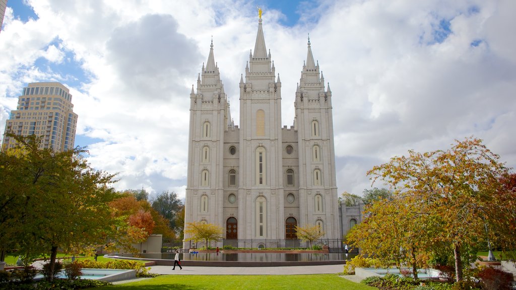 Salt Lake Temple mostrando aspectos religiosos, una ciudad y un templo o sitio de culto