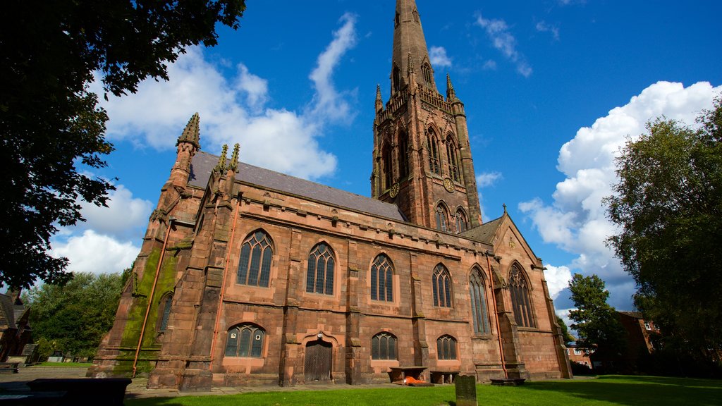 Warrington Parish Church que inclui arquitetura de patrimônio