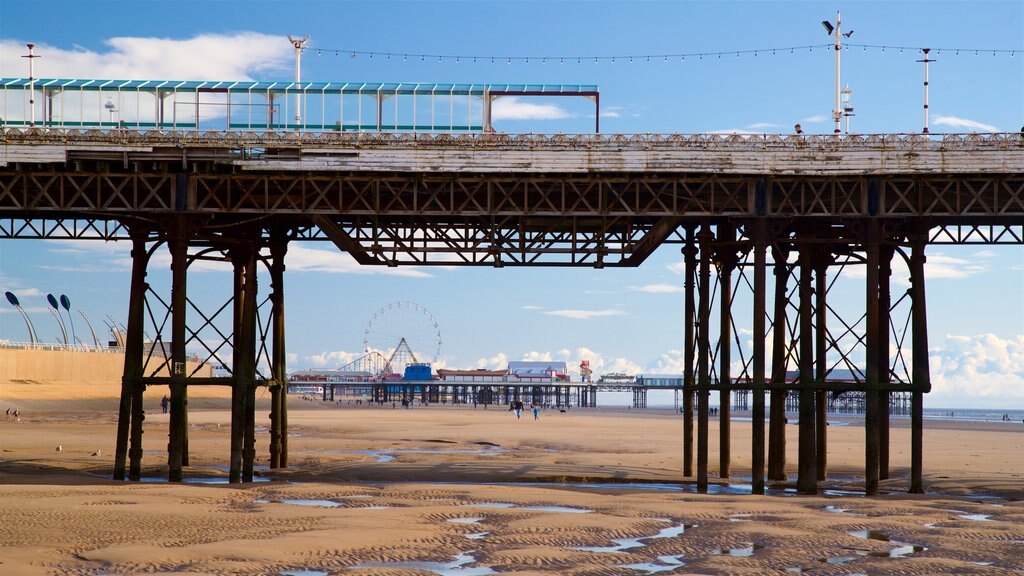 Blackpool North Shore Beach fasiliteter samt sandstrand og kyst