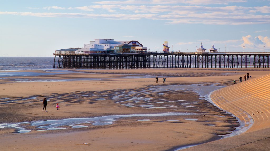 Playa de Blackpool ofreciendo vistas generales de la costa, una playa y vistas de paisajes