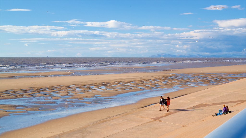 Blackpool North Shore Beach que incluye vistas generales de la costa, una playa de arena y vistas de paisajes