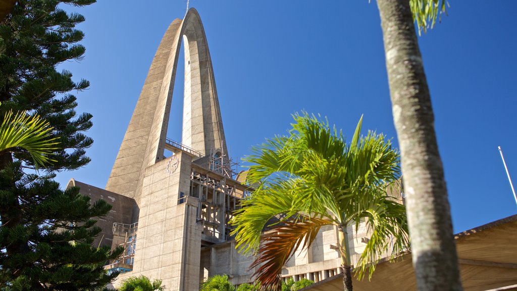 Basílica Catedral Nuestra Señora de la Altagracia montrant architecture moderne