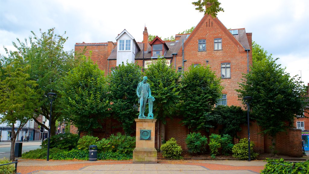 Derby Museum and Art Gallery que incluye una estatua o escultura