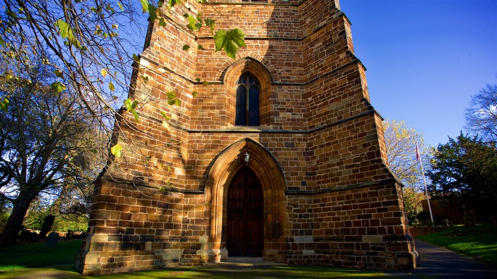 Church of the Holy Sepulchre toont een kerk of kathedraal en historisch erfgoed