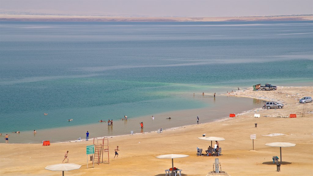 Playa Ammán mostrando vista general a la costa, una playa de arena y natación