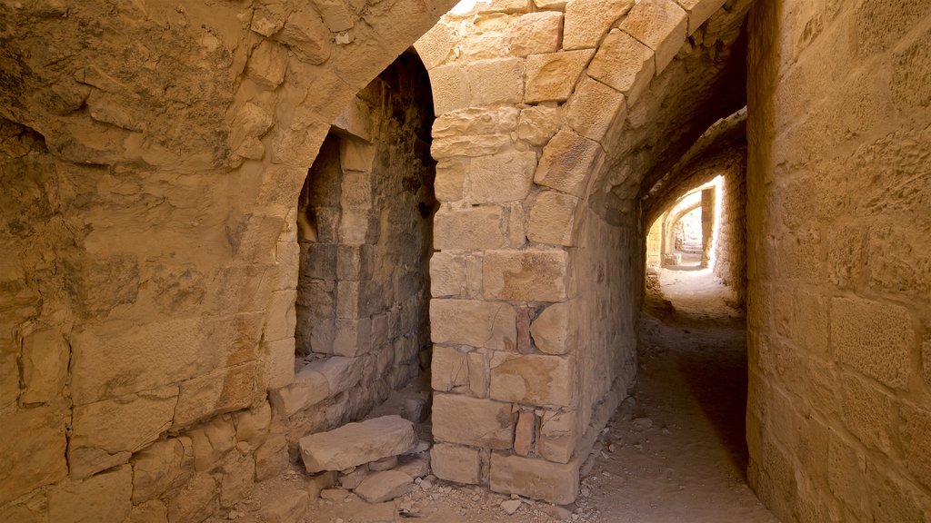 Château de Shoubak qui includes scènes intérieures et éléments du patrimoine