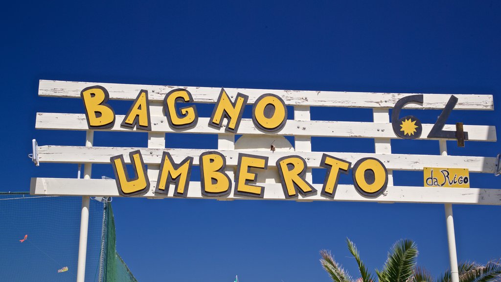 Torre Pedrera featuring signage