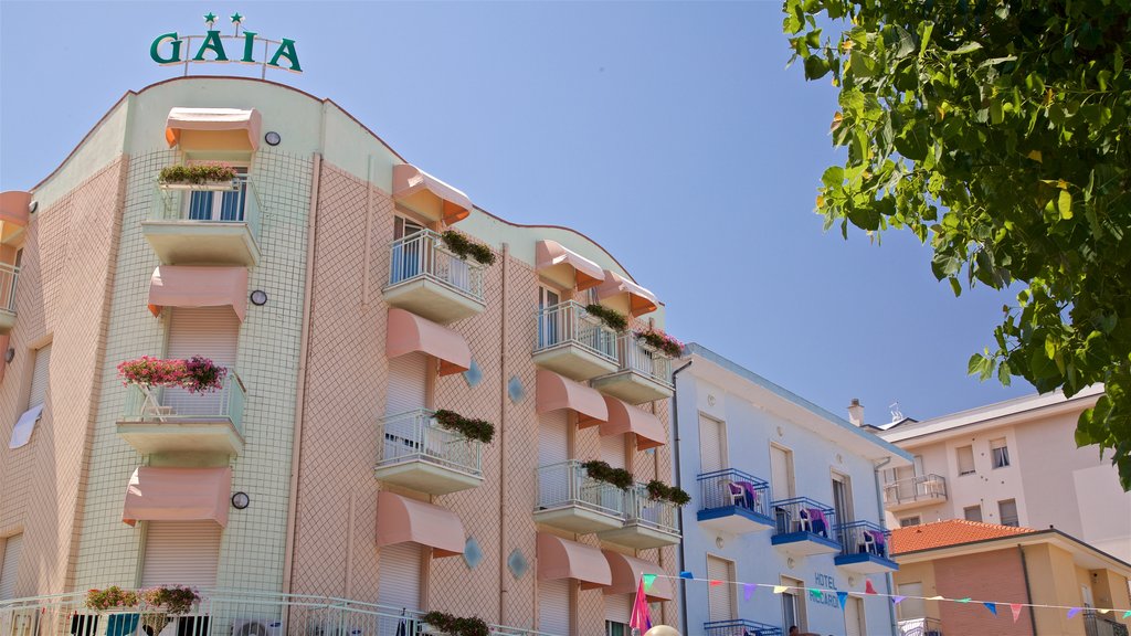 Torre Pedrera featuring signage