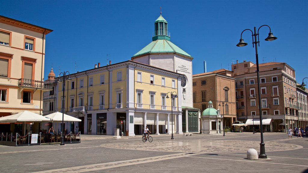 Piazza Tre Martiri mostrando una plaza