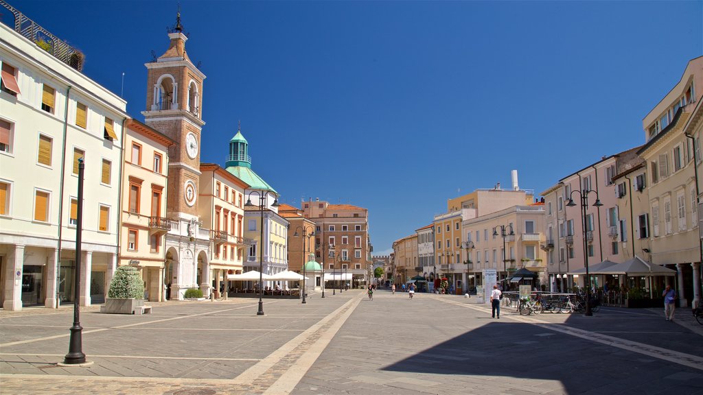 Piazza Tre Martiri menunjukkan alun-alun