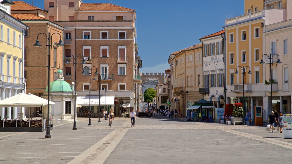 Piazza Tre Martiri menunjukkan alun-alun