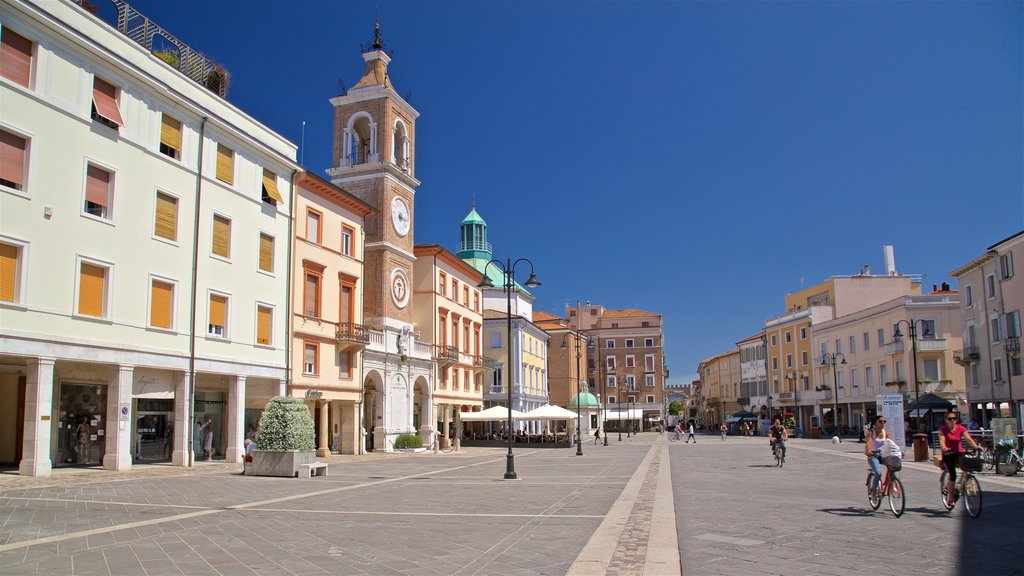 Piazza Tre Martiri menunjukkan alun-alun