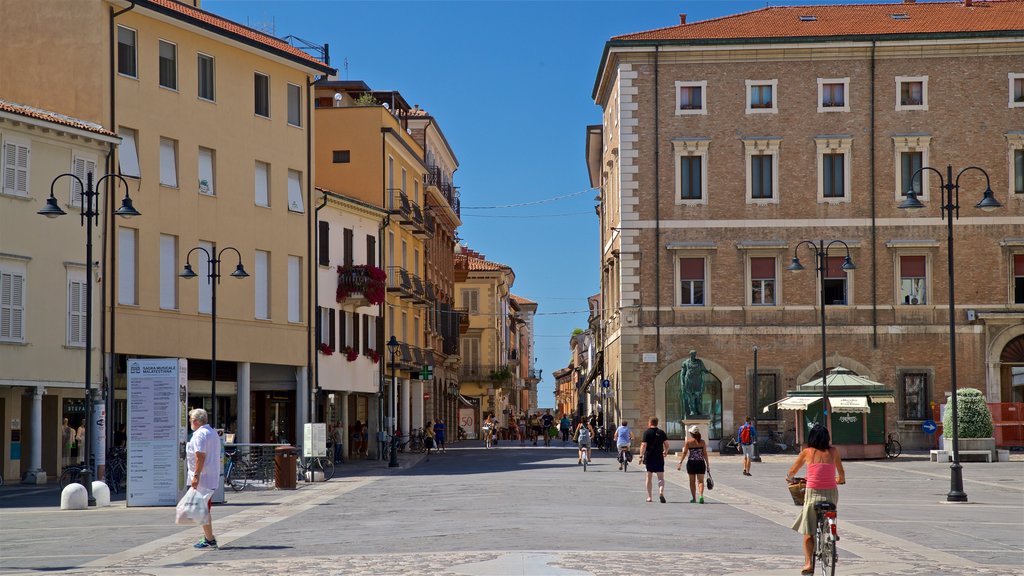 Piazza Tre Martiri menampilkan alun-alun