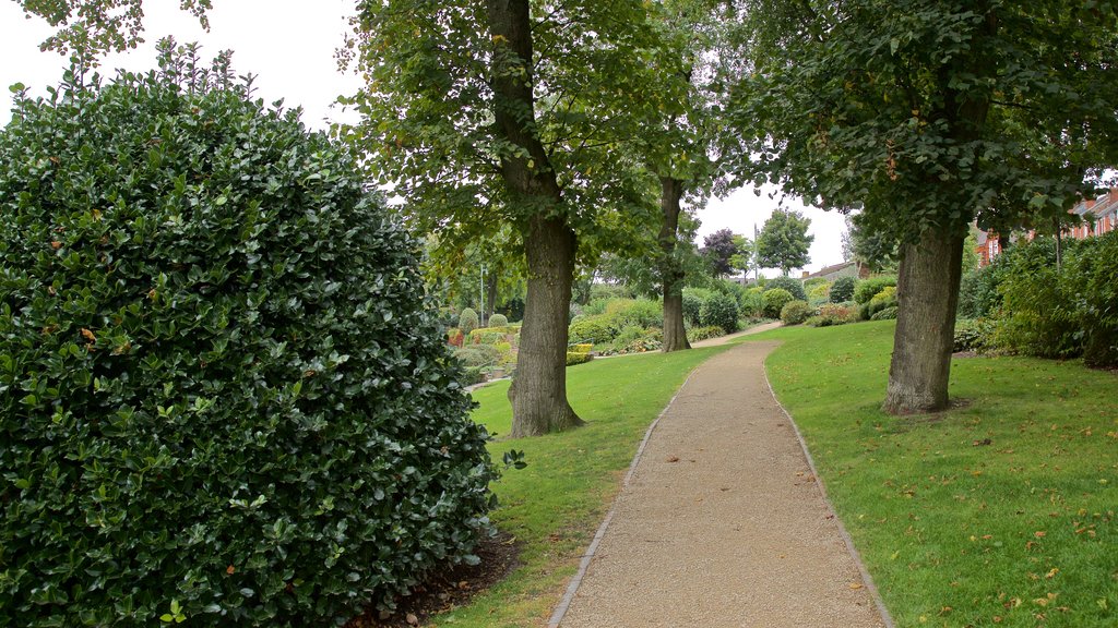 Burslem Park caracterizando um jardim