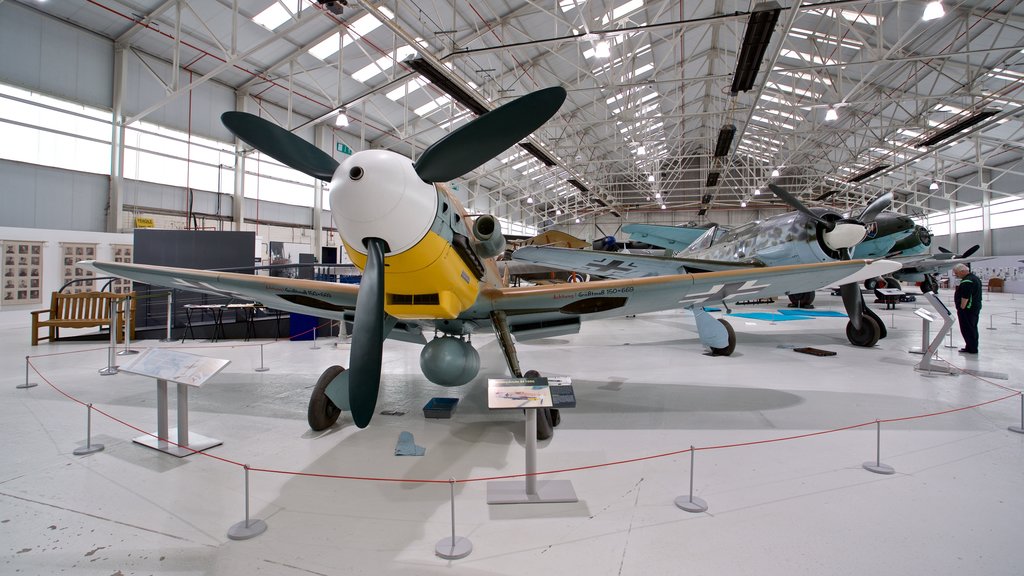 Cosford Royal Air Force Museum bevat vliegtuigen en interieur