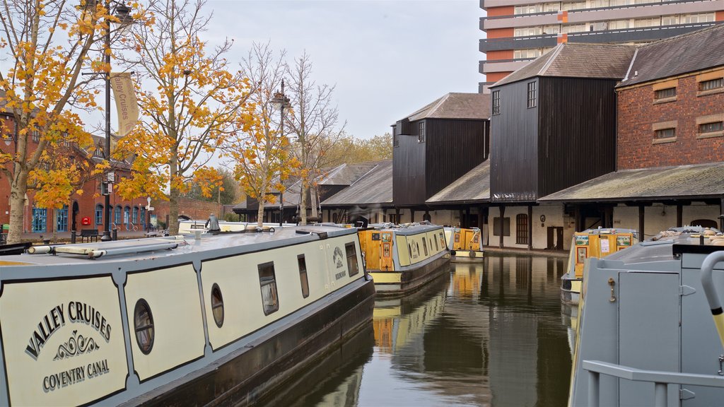 Coventry Canal Basin joka esittää lahti tai satama