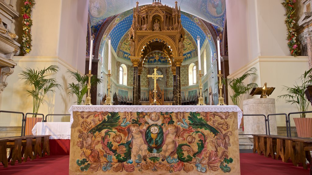 Catedral de Sant\'Emidio mostrando elementos del patrimonio, arte y vistas interiores