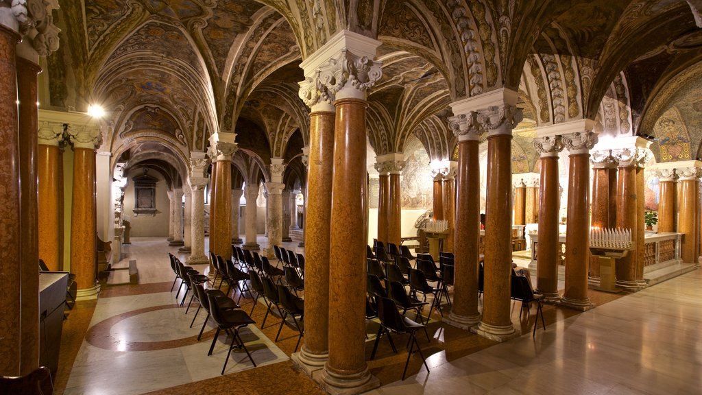 Catedral de Sant\'Emidio mostrando elementos del patrimonio, una iglesia o catedral y vistas interiores