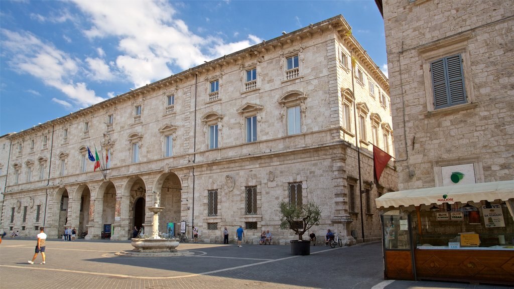 Pinacoteca Civica que inclui arquitetura de patrimônio e uma fonte