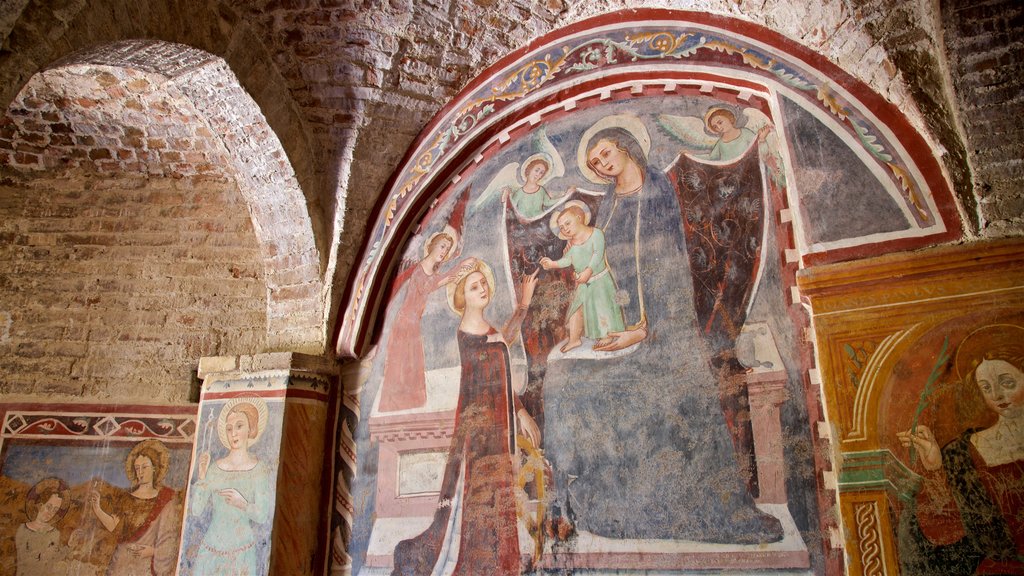 Iglesia de Santa María della Roca que incluye arte y elementos religiosos