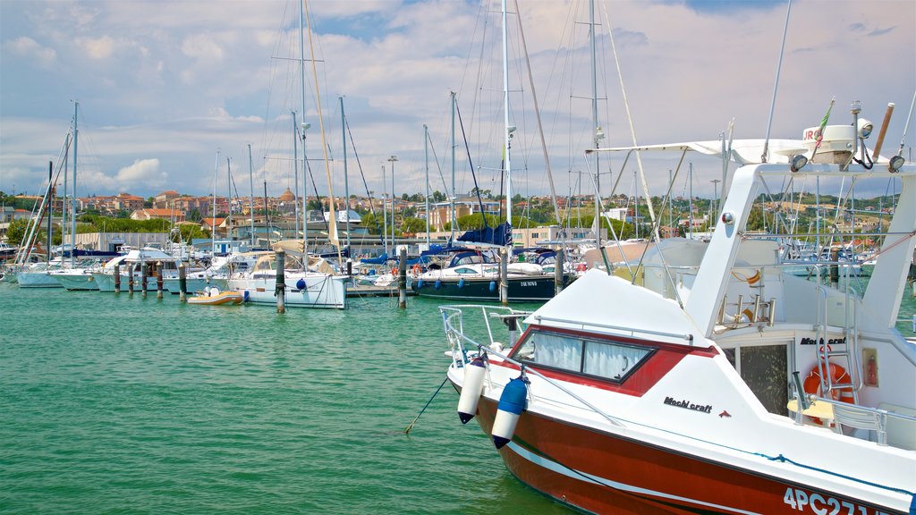 Giulianova Havn som omfatter en bugt eller havn