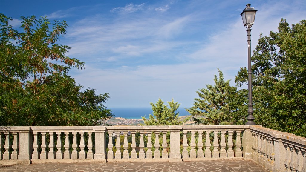 Villa Comunale dei Cappuccini which includes views