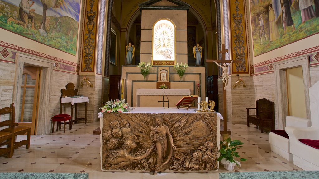 Santuario della Madonna dello Splendore mostrando elementos de patrimônio, vistas internas e aspectos religiosos