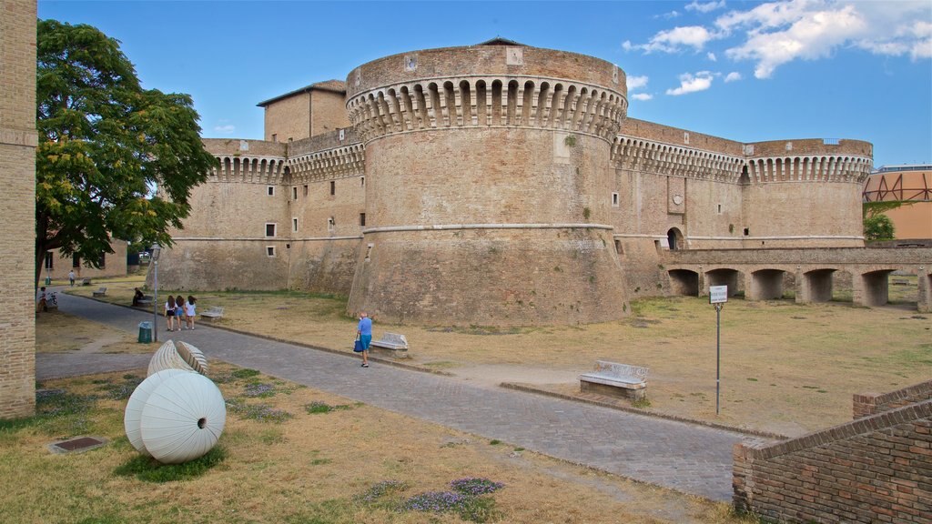 Rocca Roveresca di Senigallia som viser slot eller palads og historiske bygningsværker