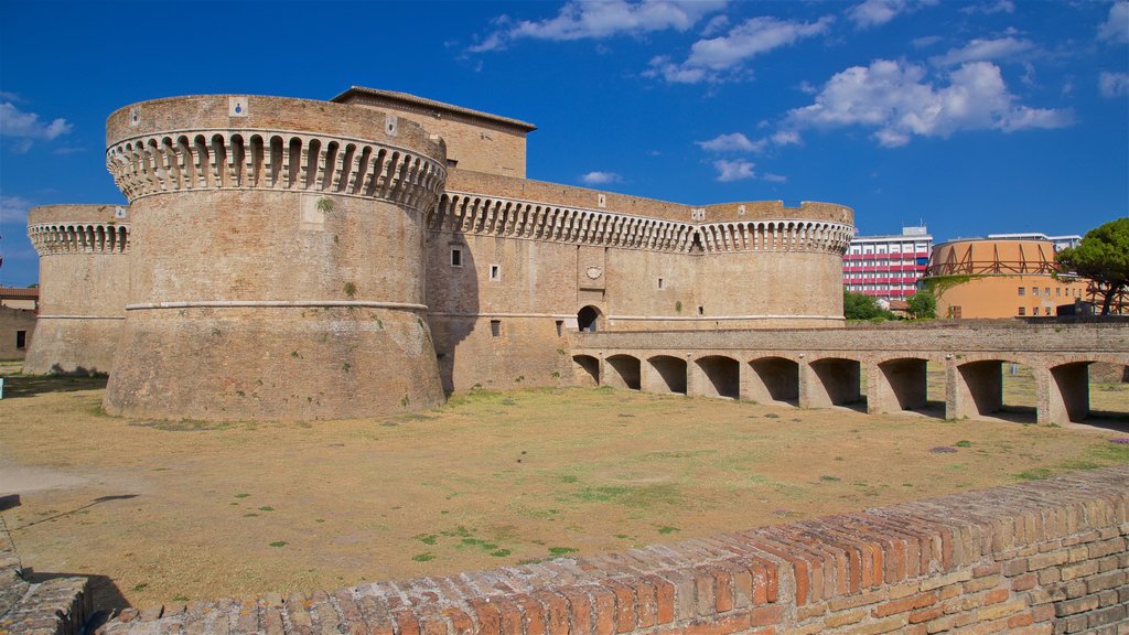 Rocca Roveresca di Senigallia caracterizando um pequeno castelo ou palácio, arquitetura de patrimônio e uma ponte