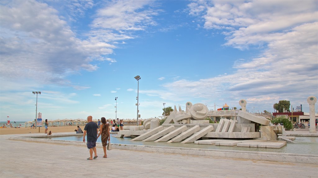 Pescara montrant une fontaine et art extérieur aussi bien que un couple