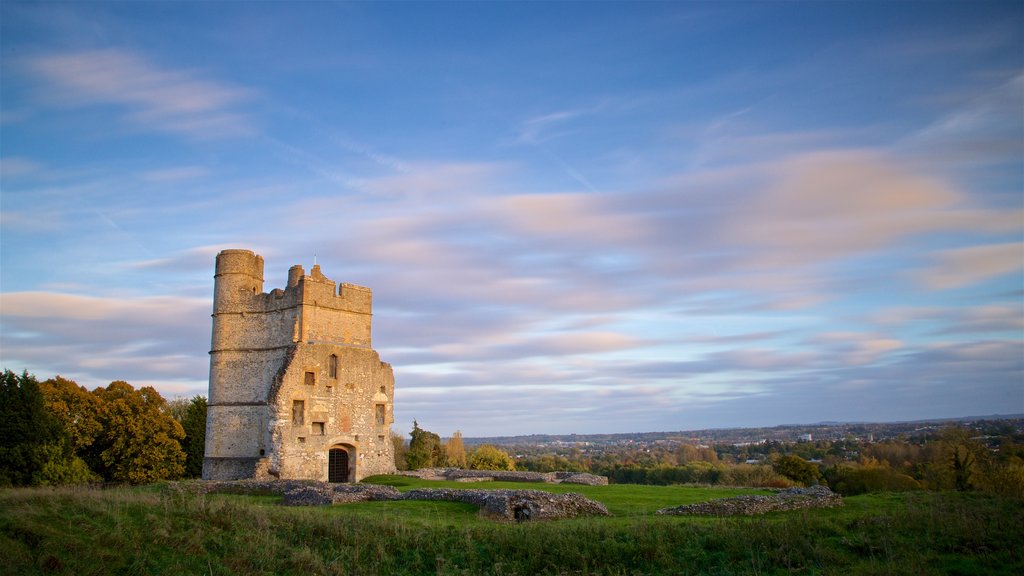 Donnington Castle which includes landscape views, heritage architecture and a sunset