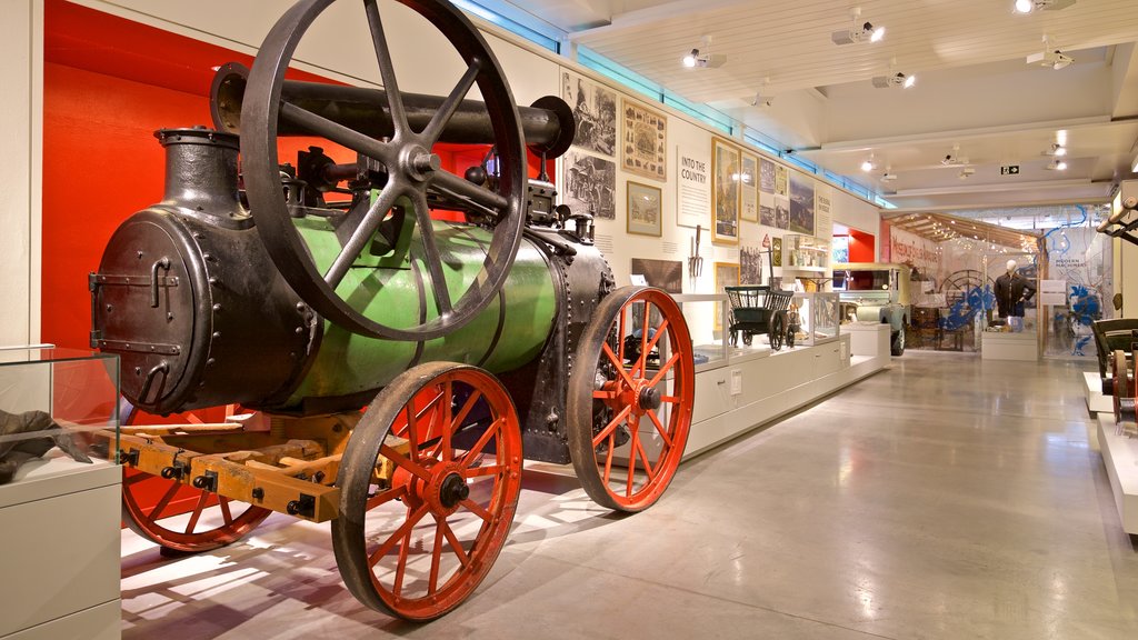 Museum of English Rural Life que incluye elementos del patrimonio y vistas interiores