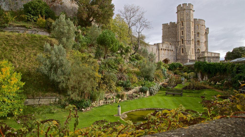 Windsor Castle featuring heritage architecture and a garden