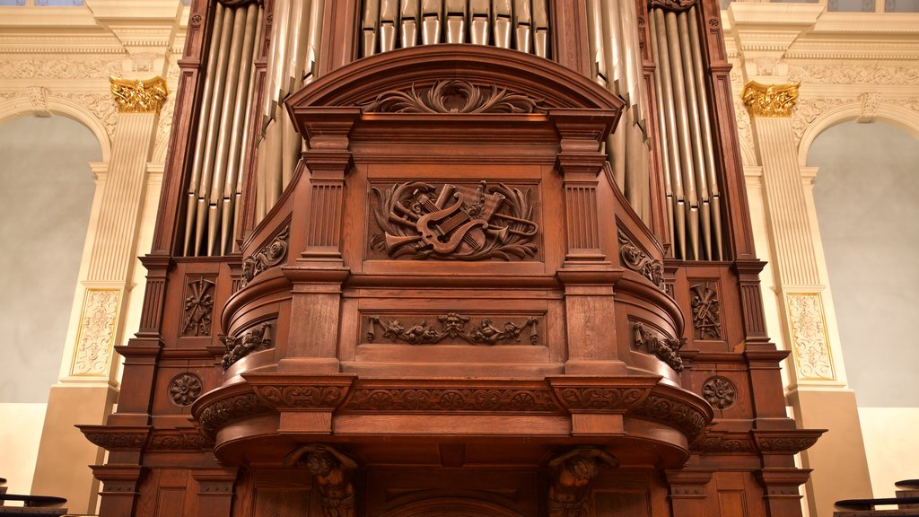 Reading Museum and Town Hall bevat interieur en historisch erfgoed