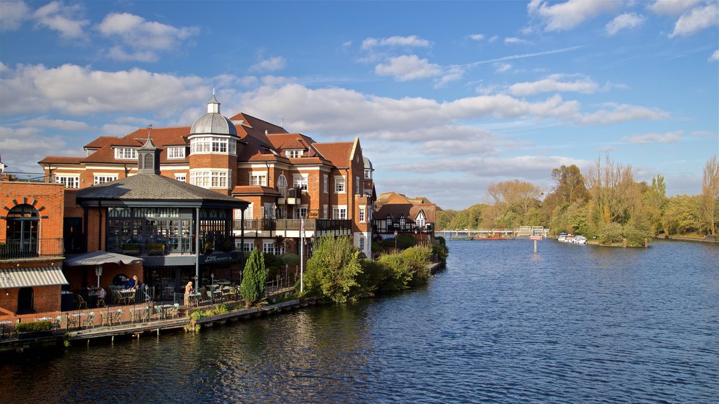 Eton mettant en vedette rivière ou ruisseau